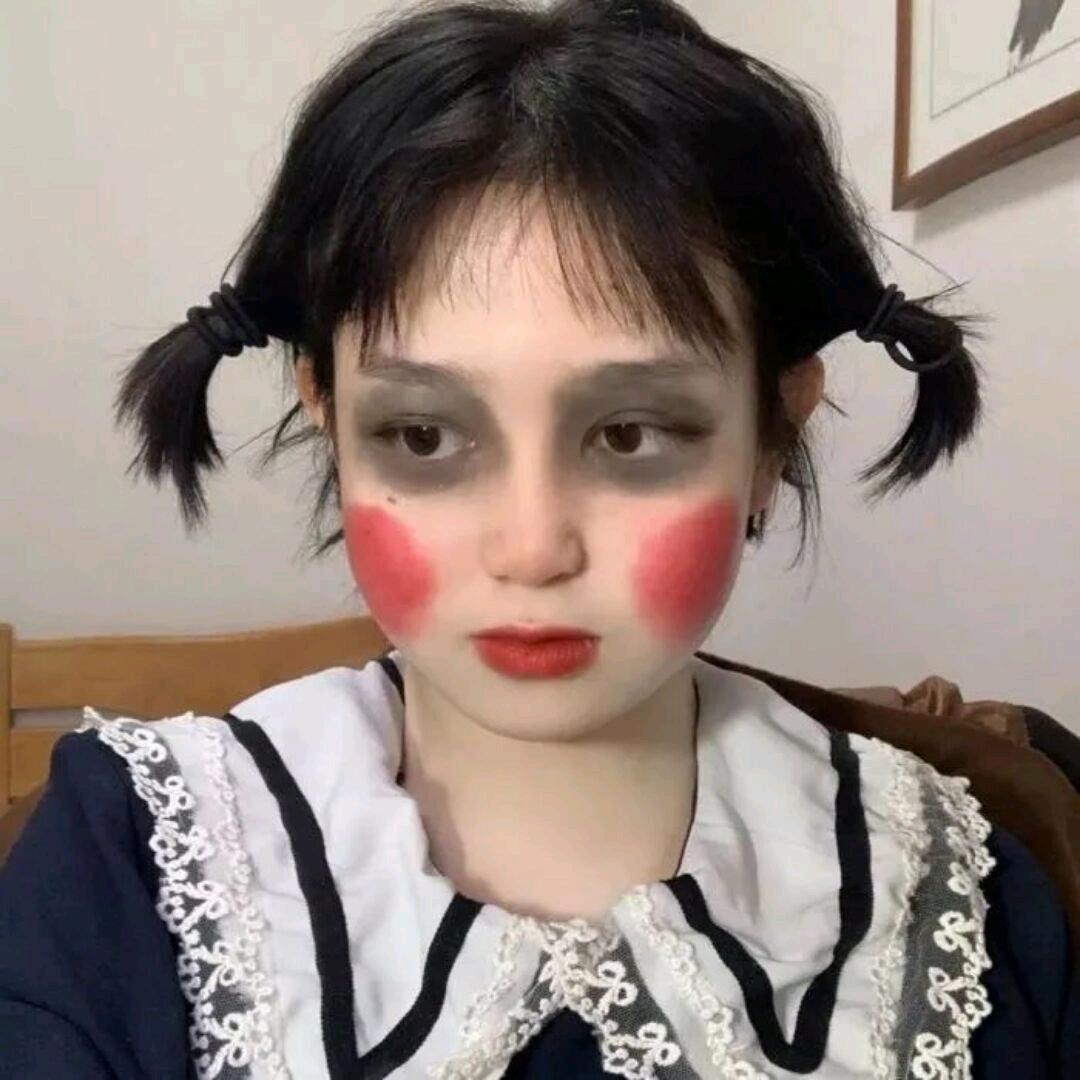 亚伦西亚月亮上的猫