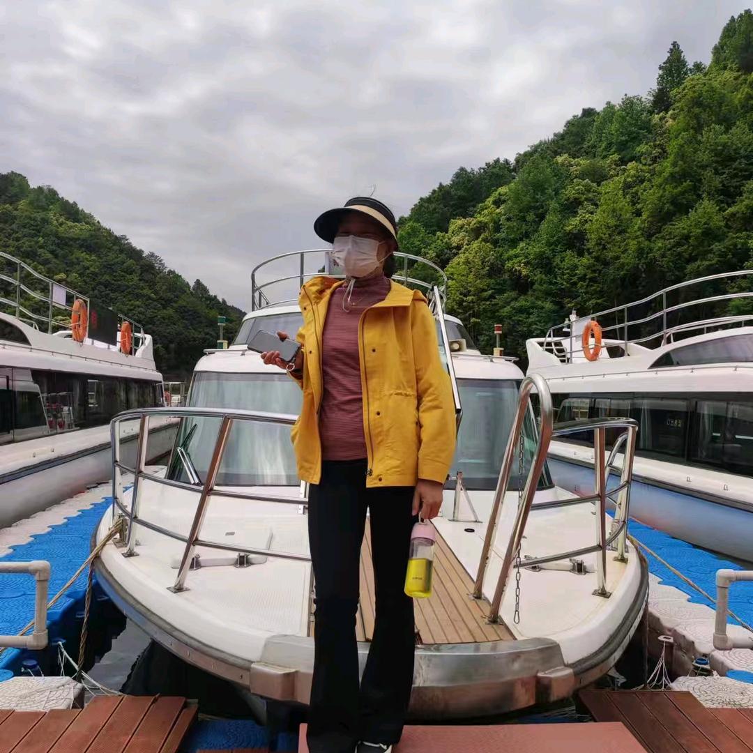 镇江流莹
