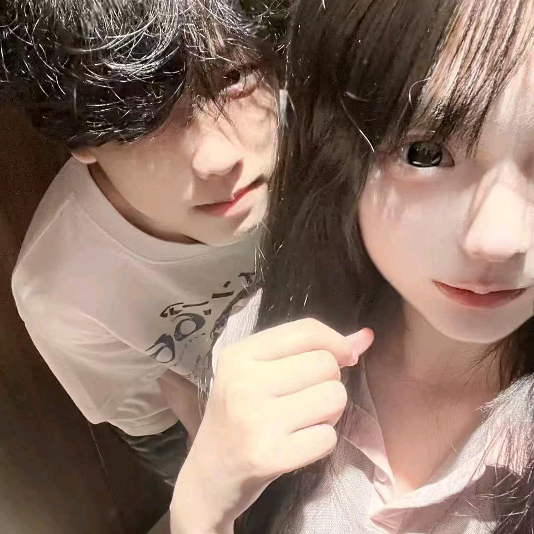 想牵小手手.