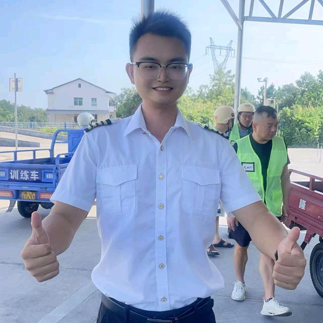 衡阳市摩托车驾校王校长