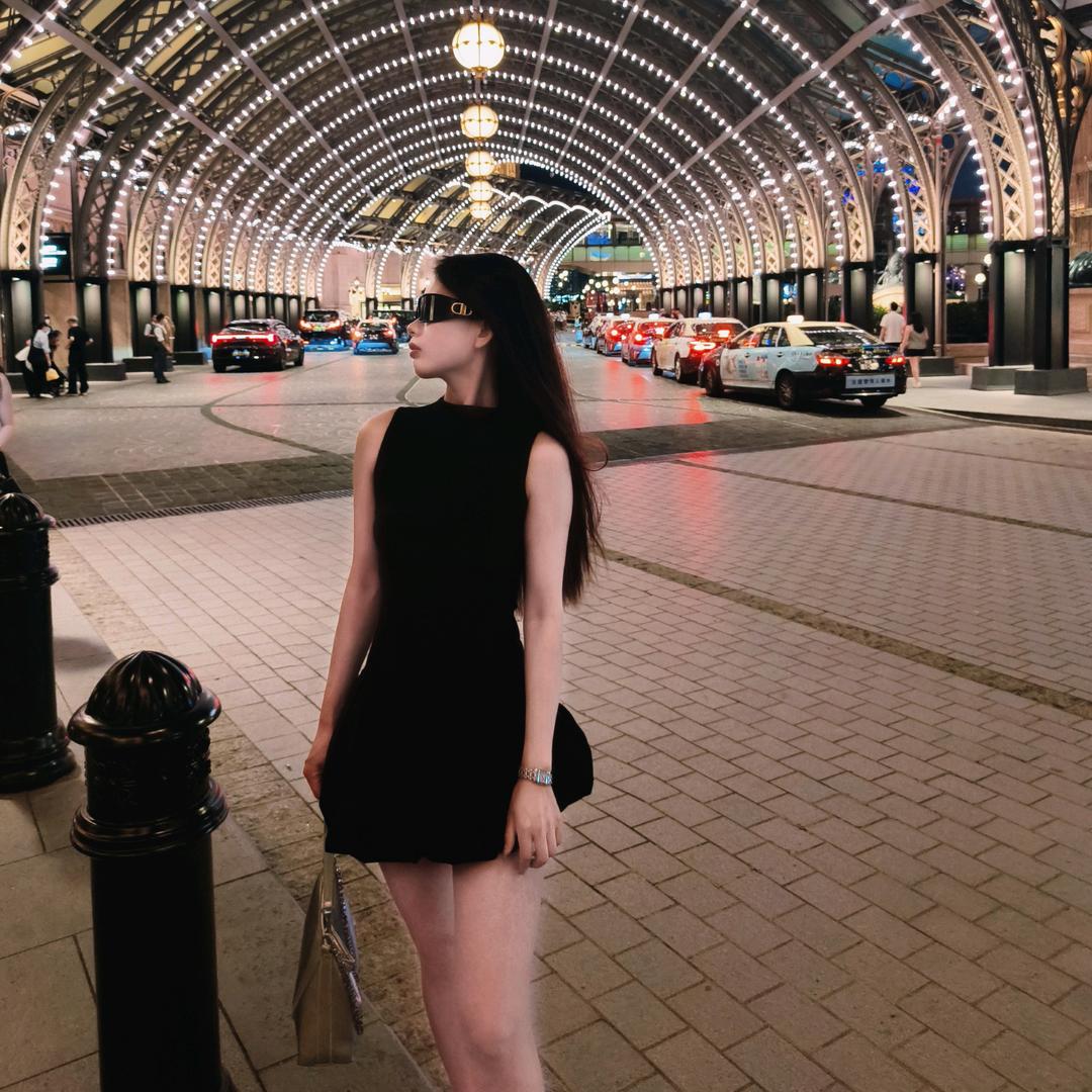 杨美美'