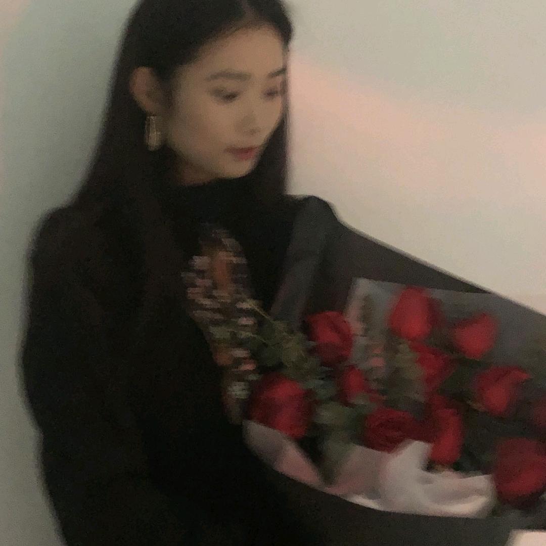 懒得讨喜。
