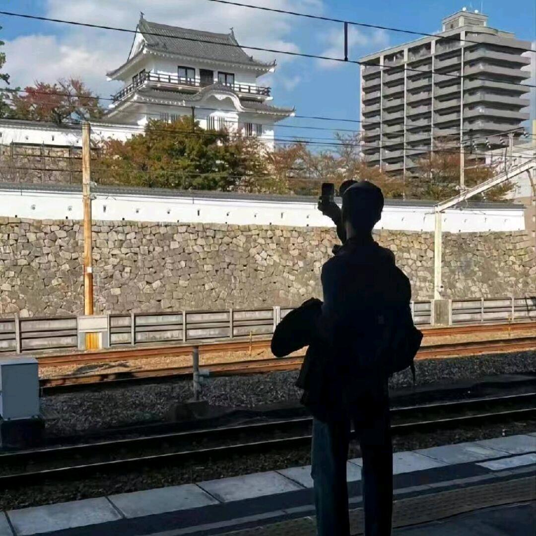 张某岩