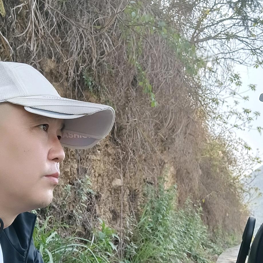 呢由衣翁
