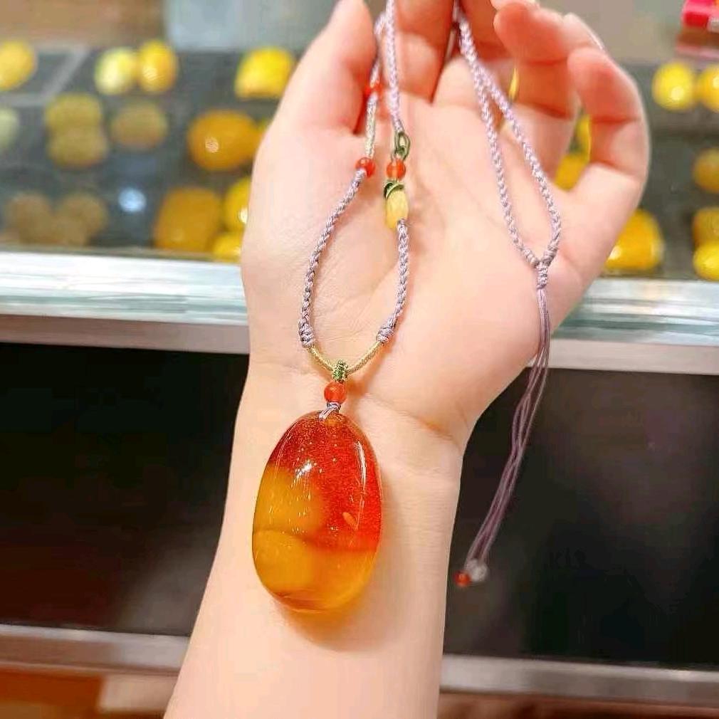 门口有个易拉罐