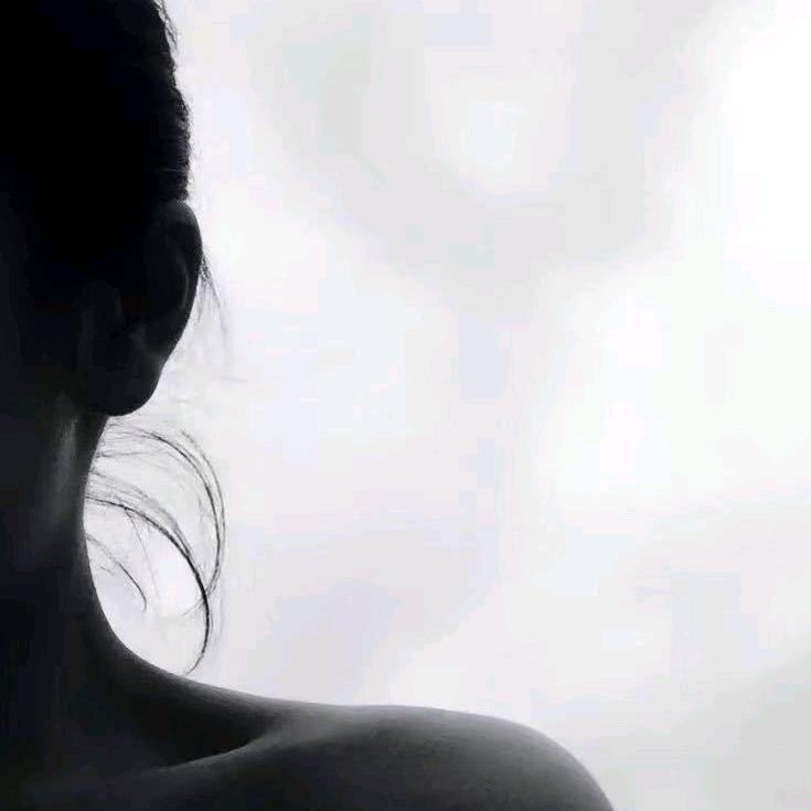 V v *
