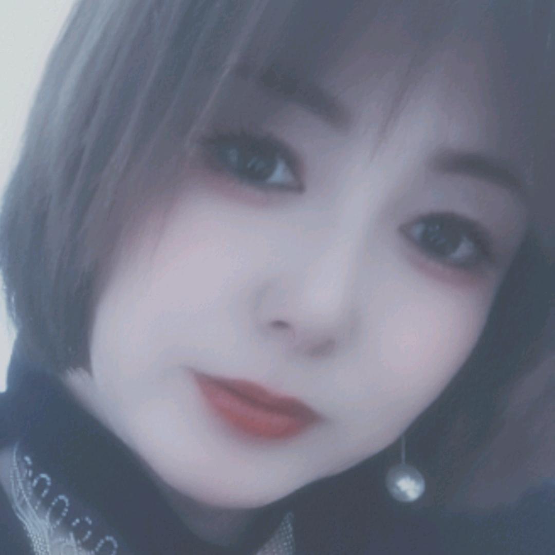 嫣然一笑🌸🌸🌸