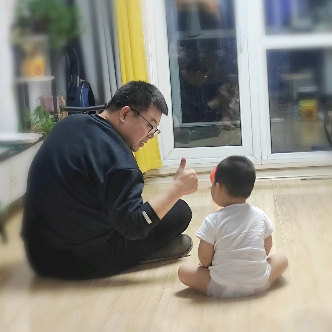 哏啾啾