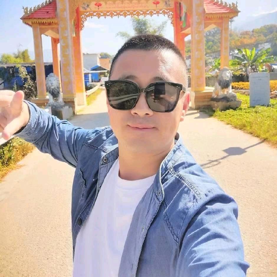 小宝在版纳