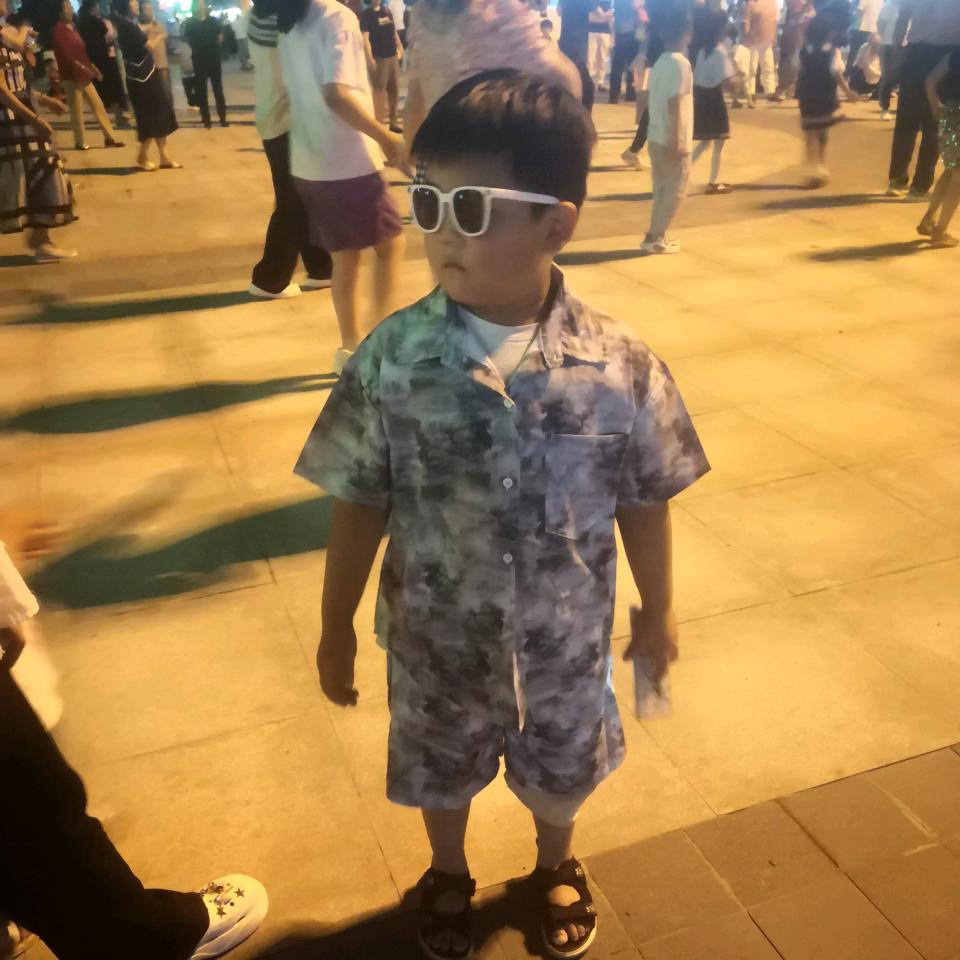 品牌羽绒服折扣店