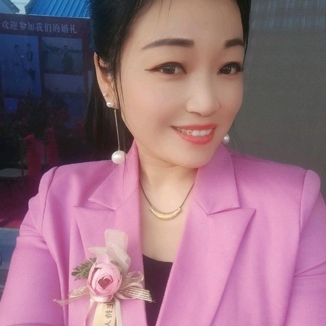 婚礼主持利娜
