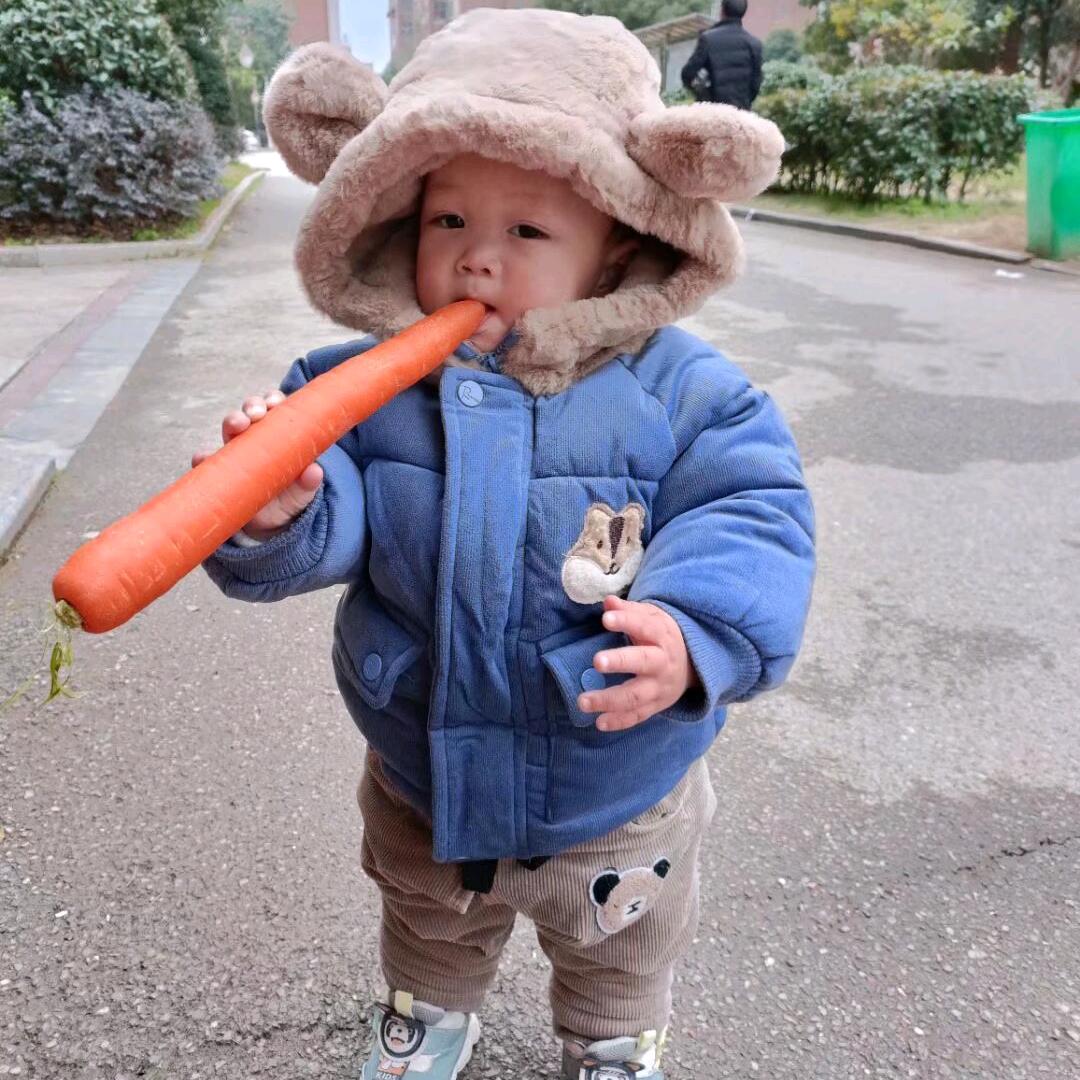 辉叶依衣