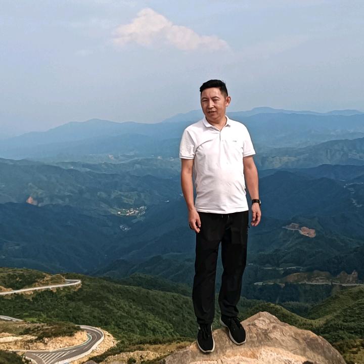 崇义萱萱制衣厂