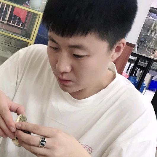 李佰格