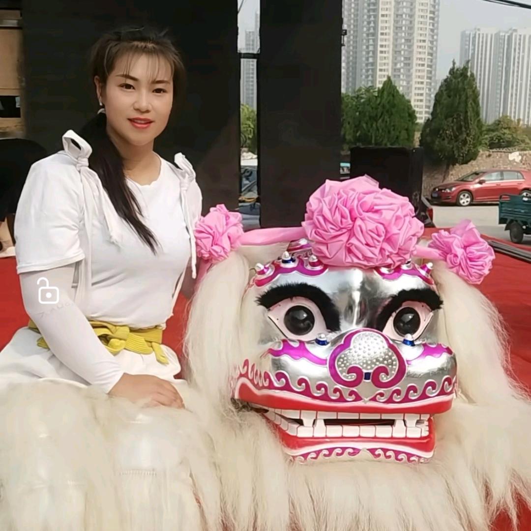 小白狮（艳艳）