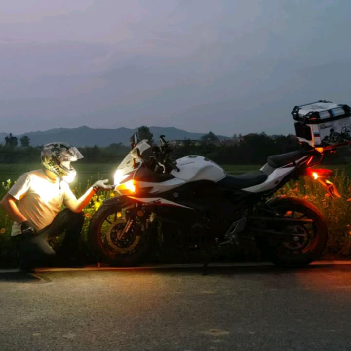 双桥销售绿源电动车、豪爵摩托车的老哥哥