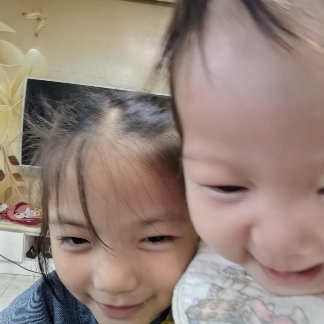 架子鼓的小女孩