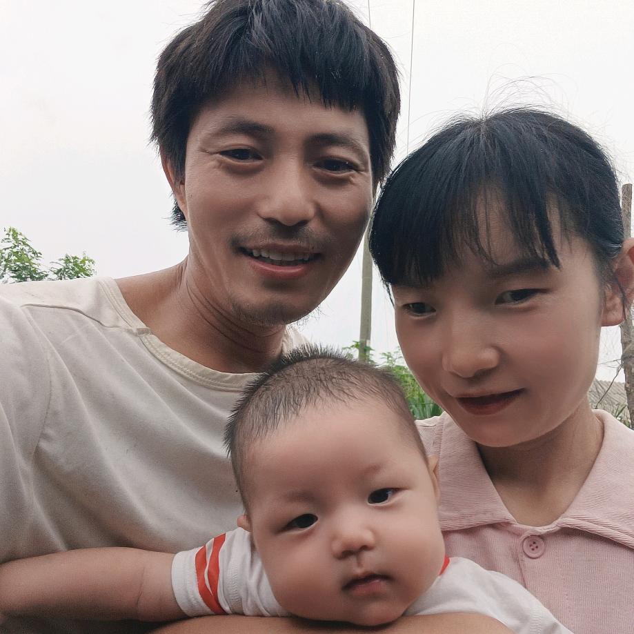朴实农村90后夫妻