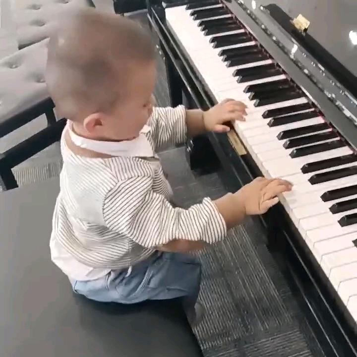 周。。