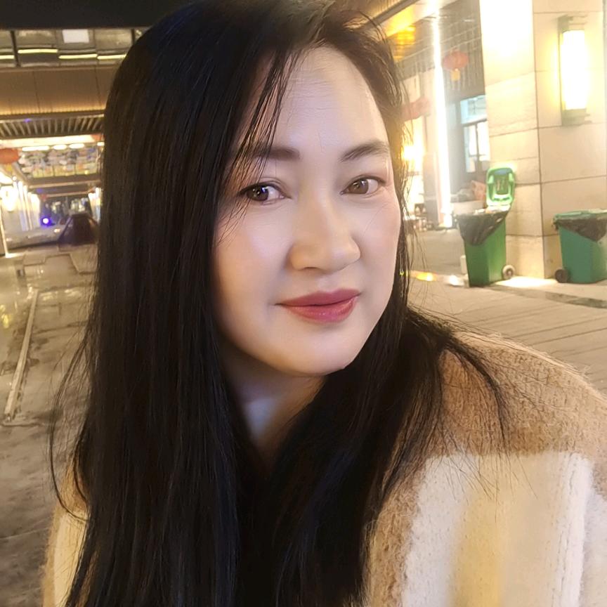 看淡红尘，独居深山