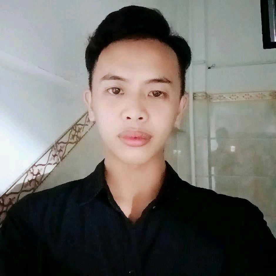 小欧，男美甲师