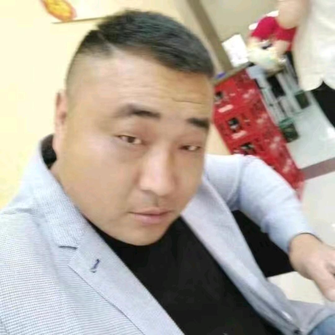 跑网约车的单身大叔。