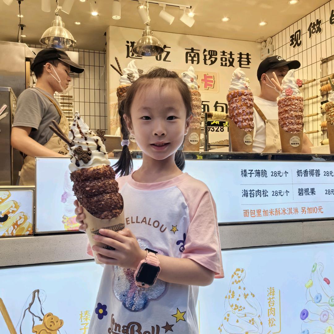 爱溜达的小丫头