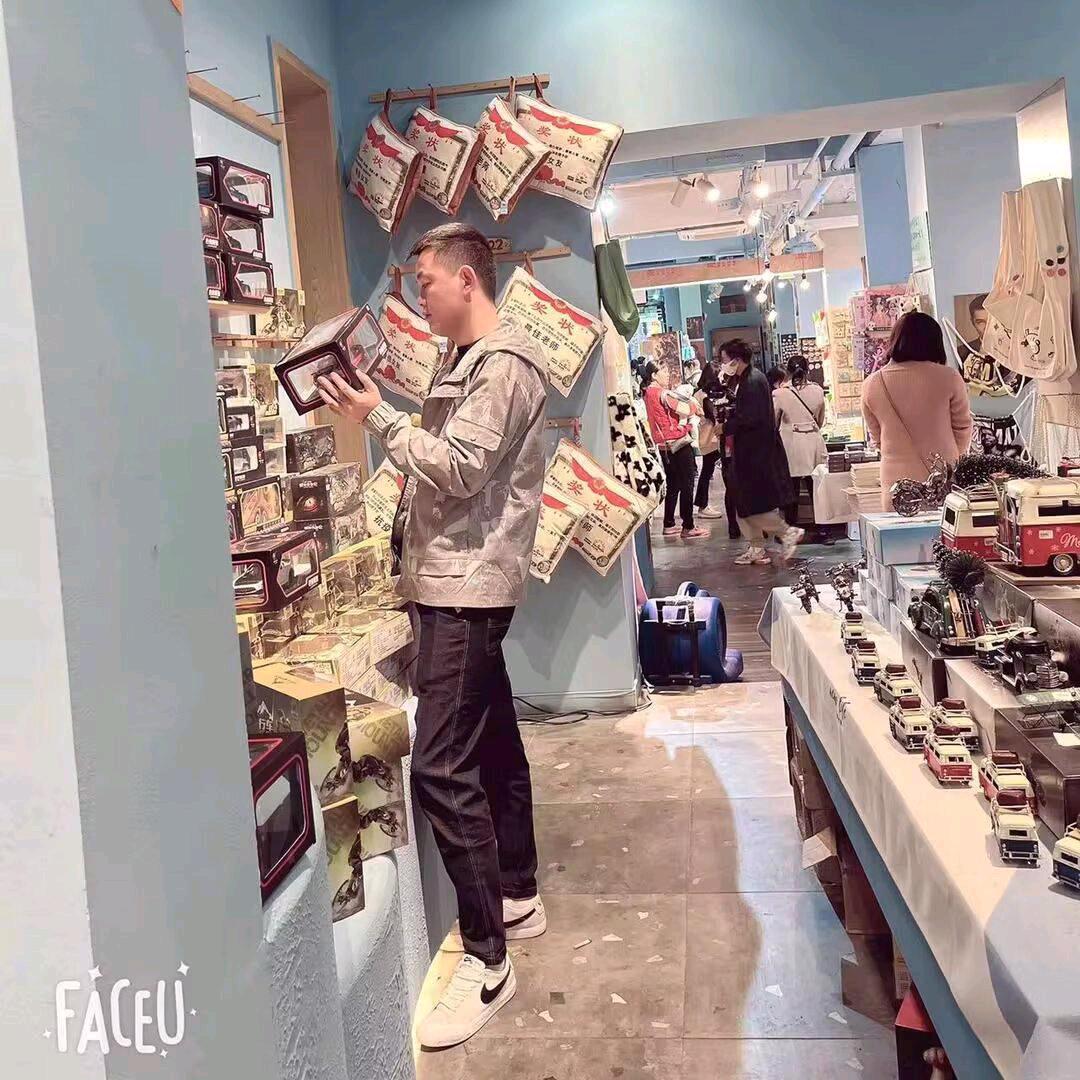 一个迷人的微笑