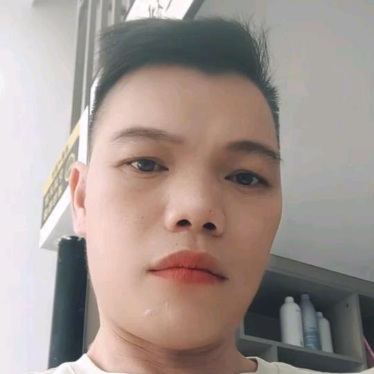 依依