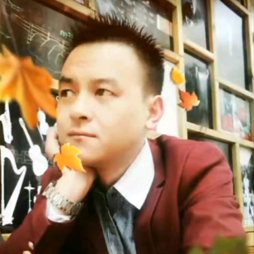 骑着蚂蚁刷抖音。看到漂亮的就点赞。