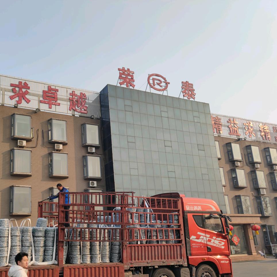 荣泰网栏-小刘