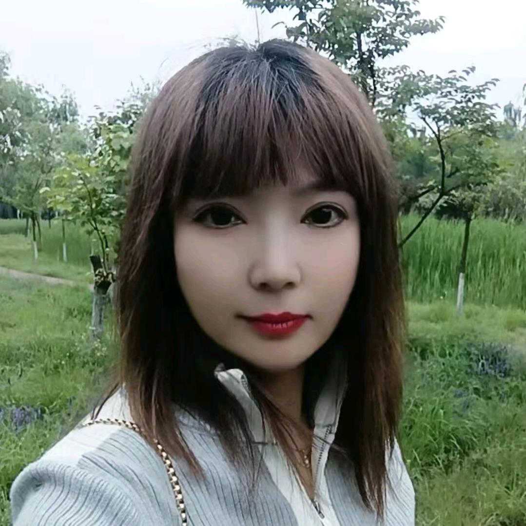 摆摊的卢姐姐