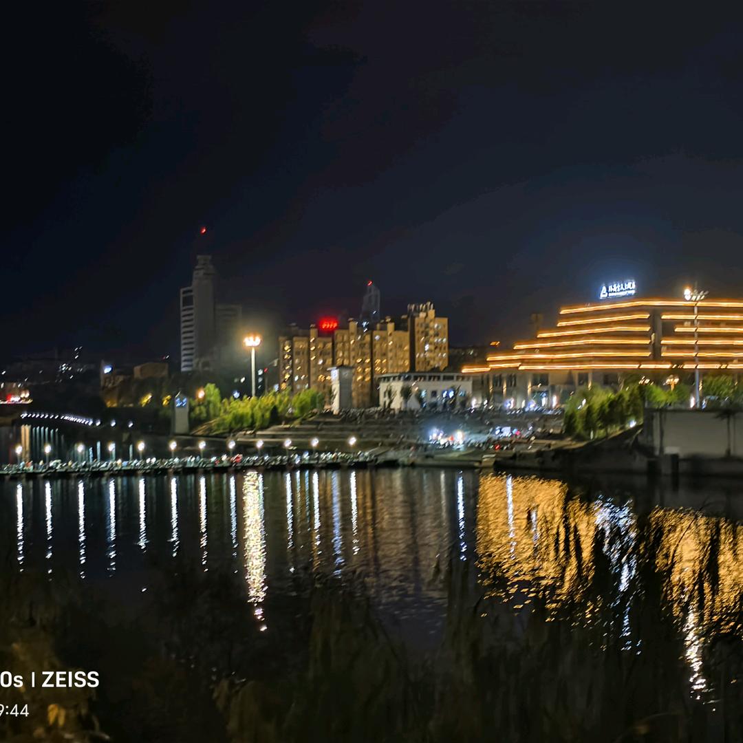 打的衩膊开拖拉机