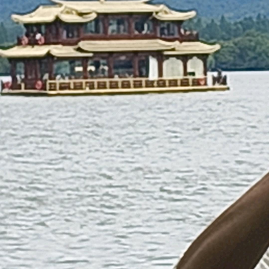 天在下雨☔️我在流泪😭