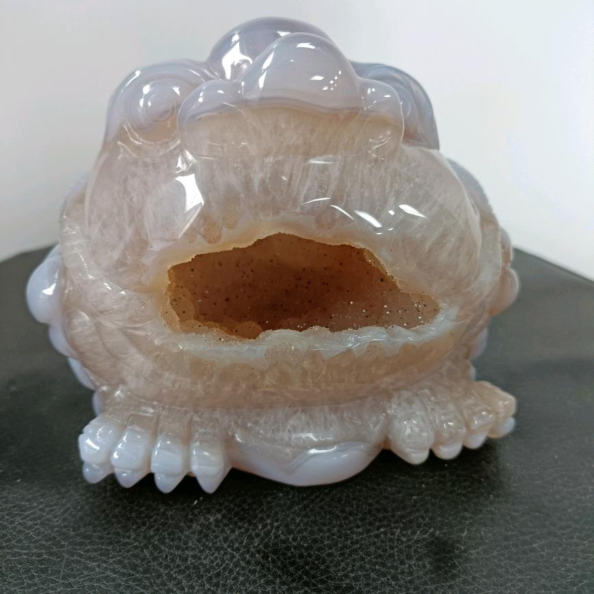 我是卖玛瑙雕刻摆件英姐