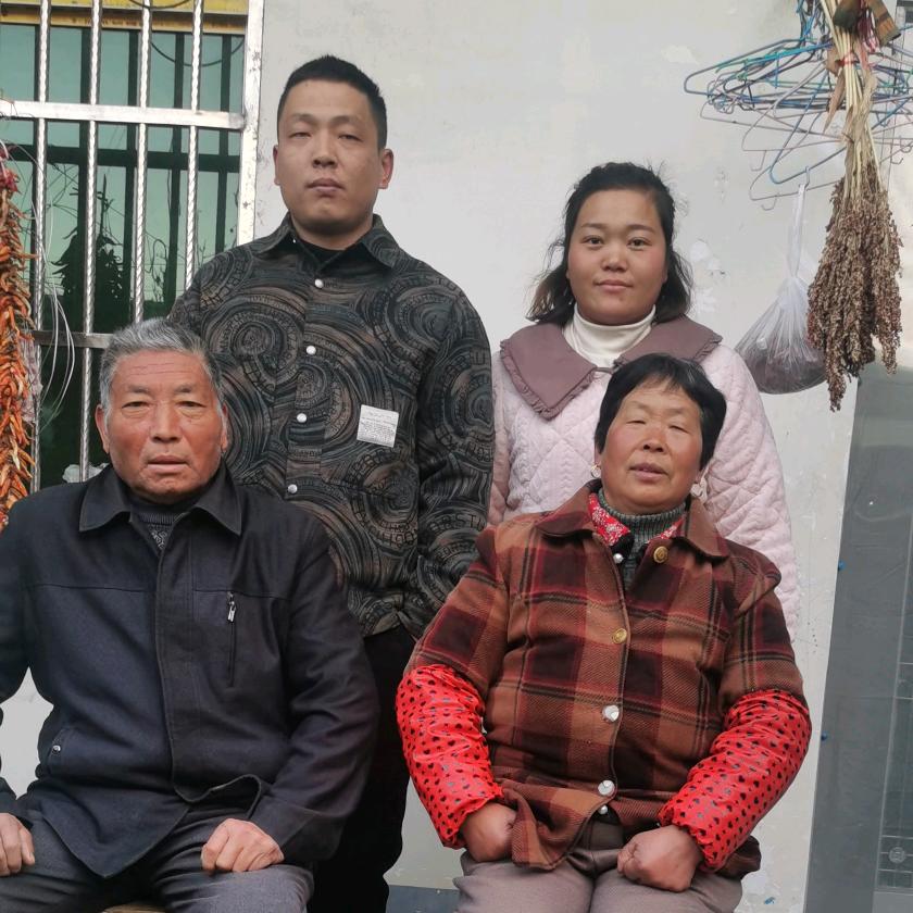孟伟的家庭生活