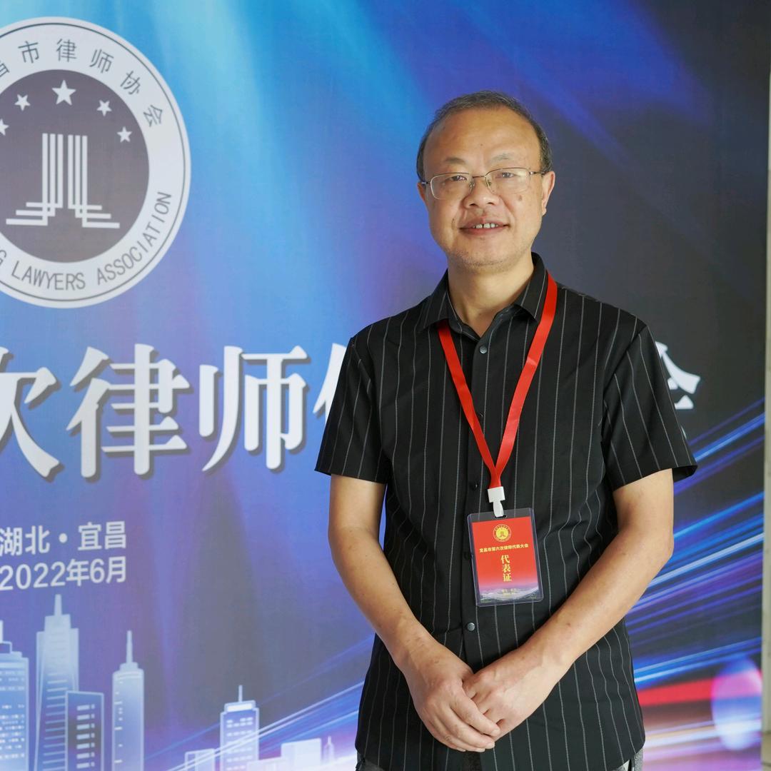 杨律师爱吹管
