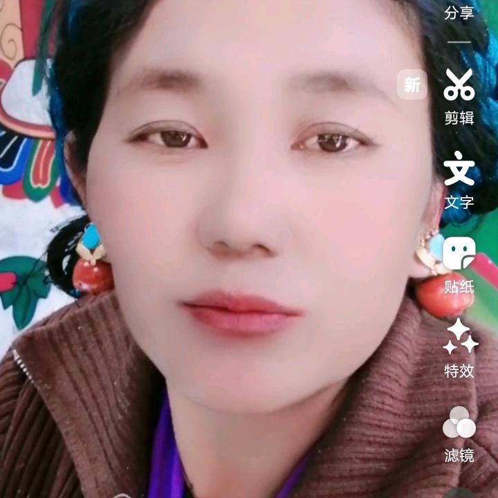 珠峰脚下的女孩
