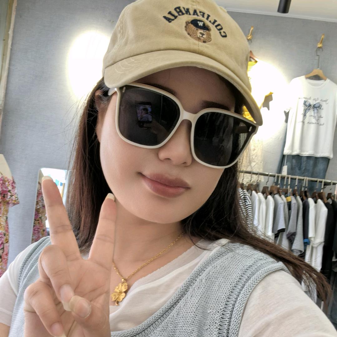 LI SHUN YAN女装集合店