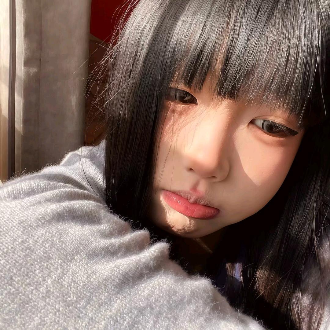 出亻昔人：容姐