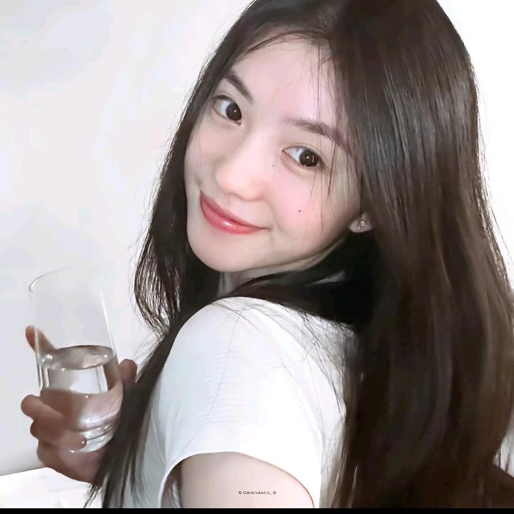 有猫猫✌︎' ֊'