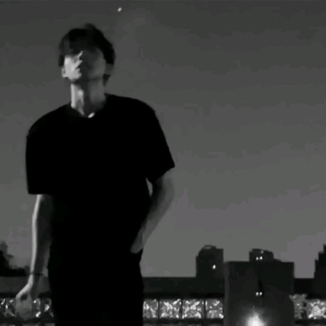 恸.