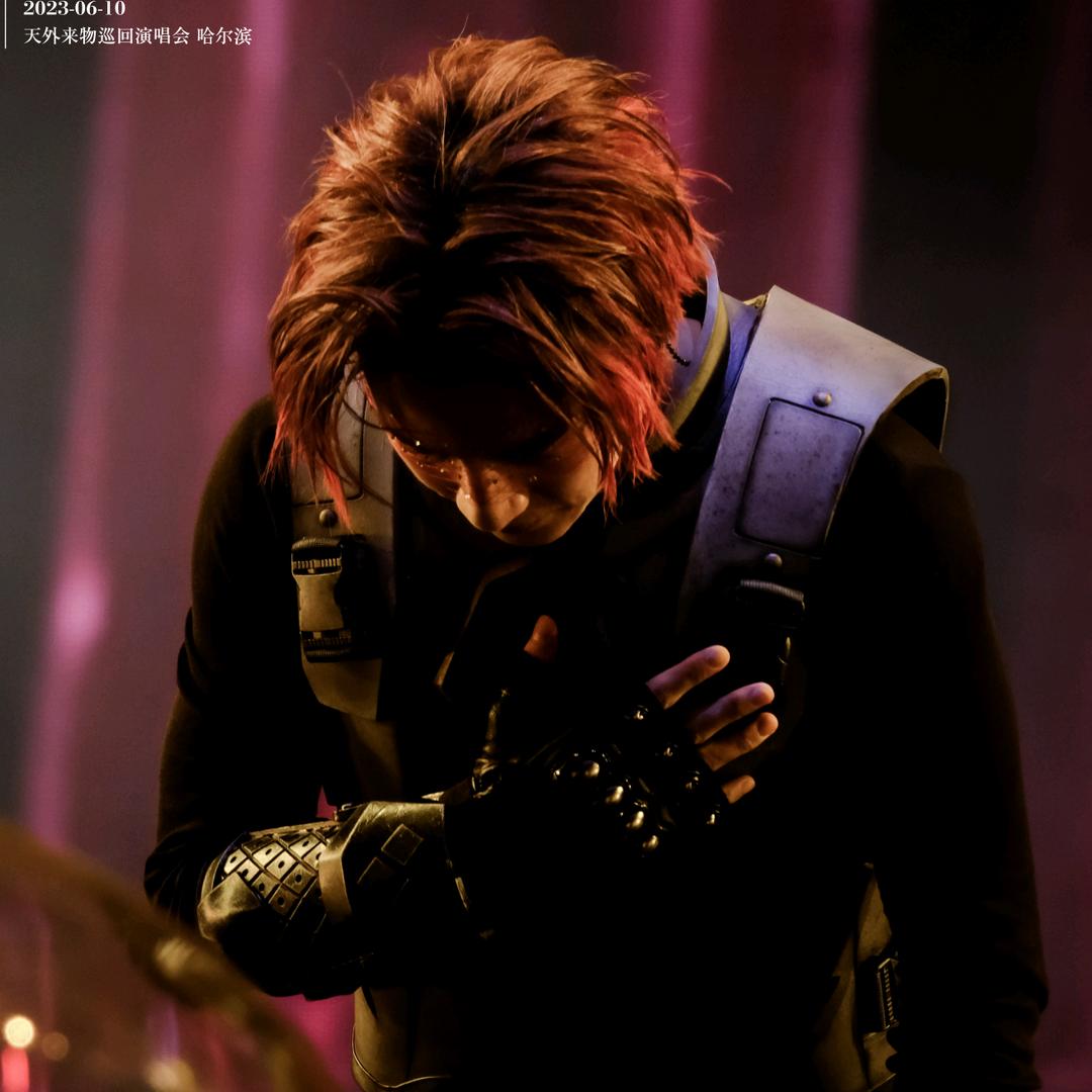 薛之谦的提词器