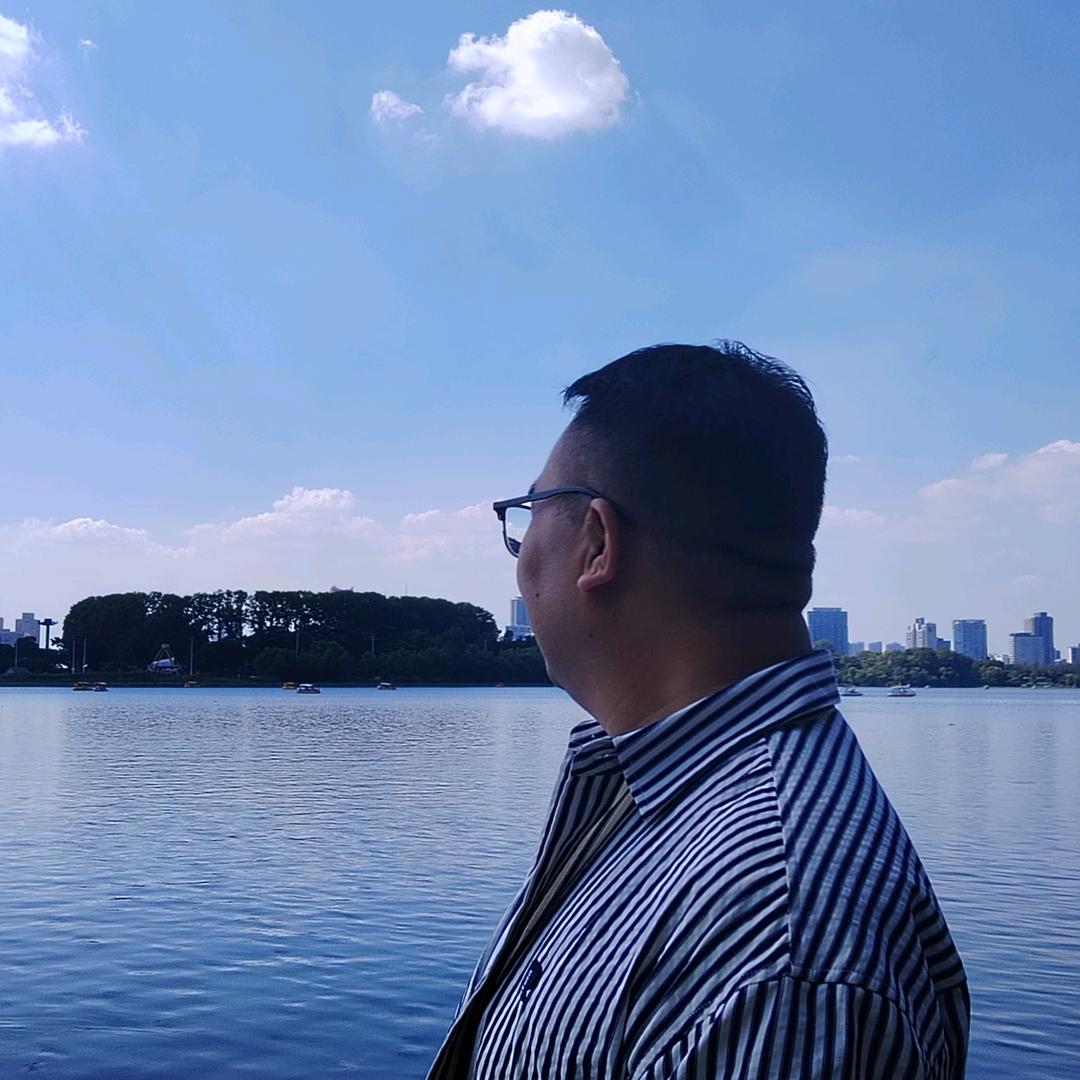 不穿内裤的小孩
