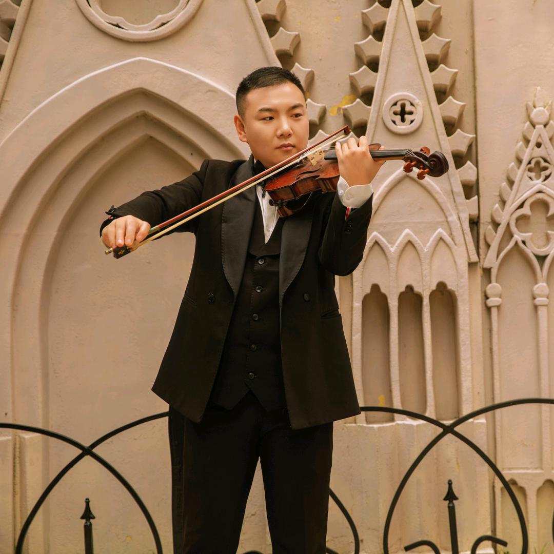 青岛双语小提琴左老师