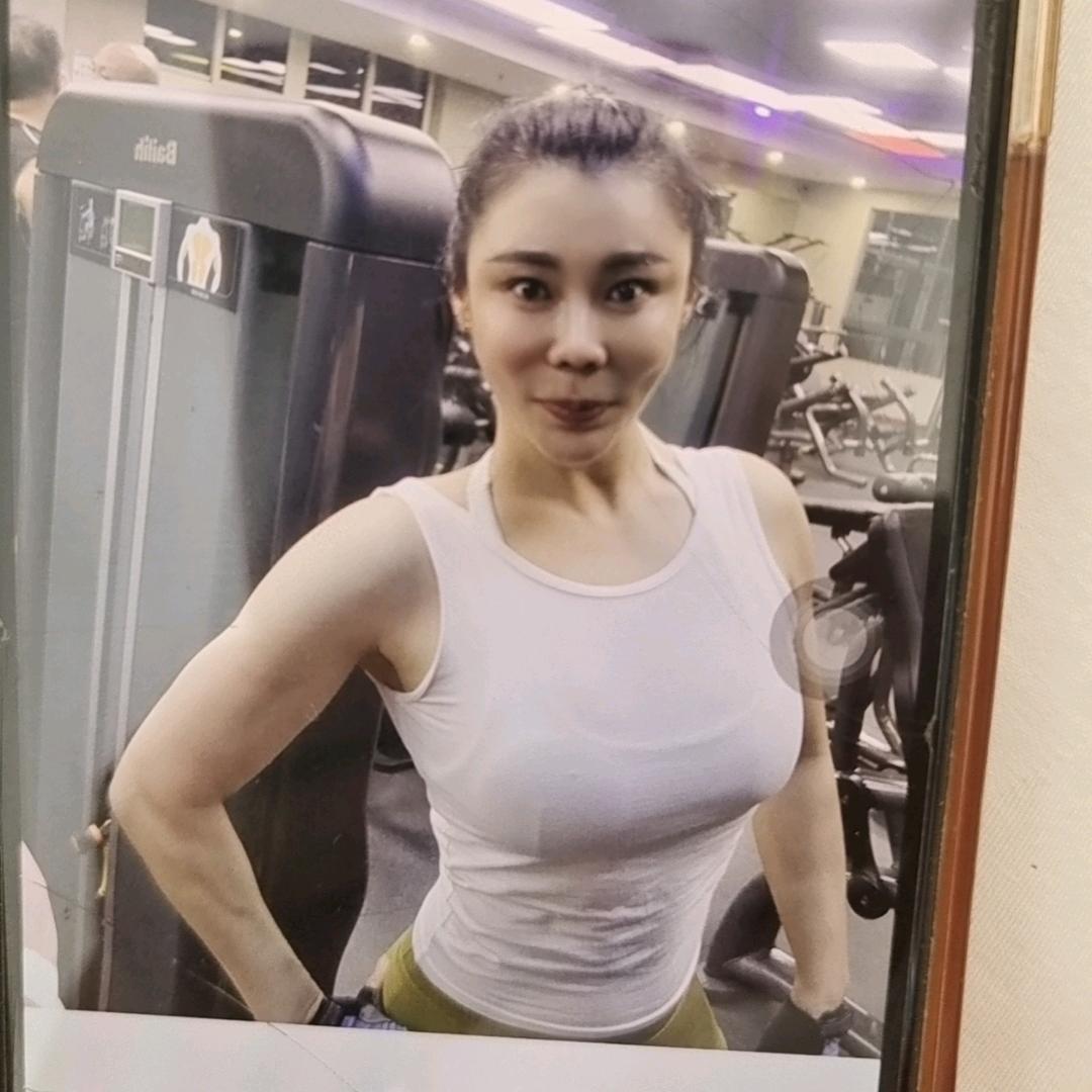 英子健身美食(56岁的小姐姐)
