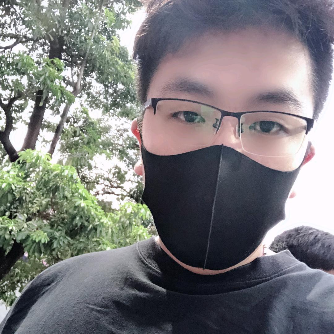 天东门窗一个爱唱歌的胖子