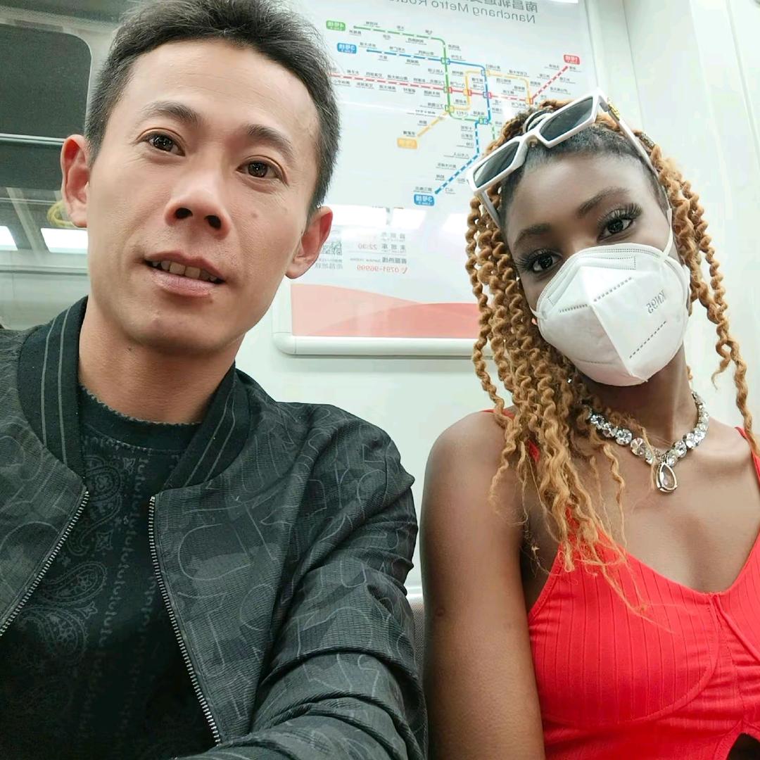 丑八怪，穷开心