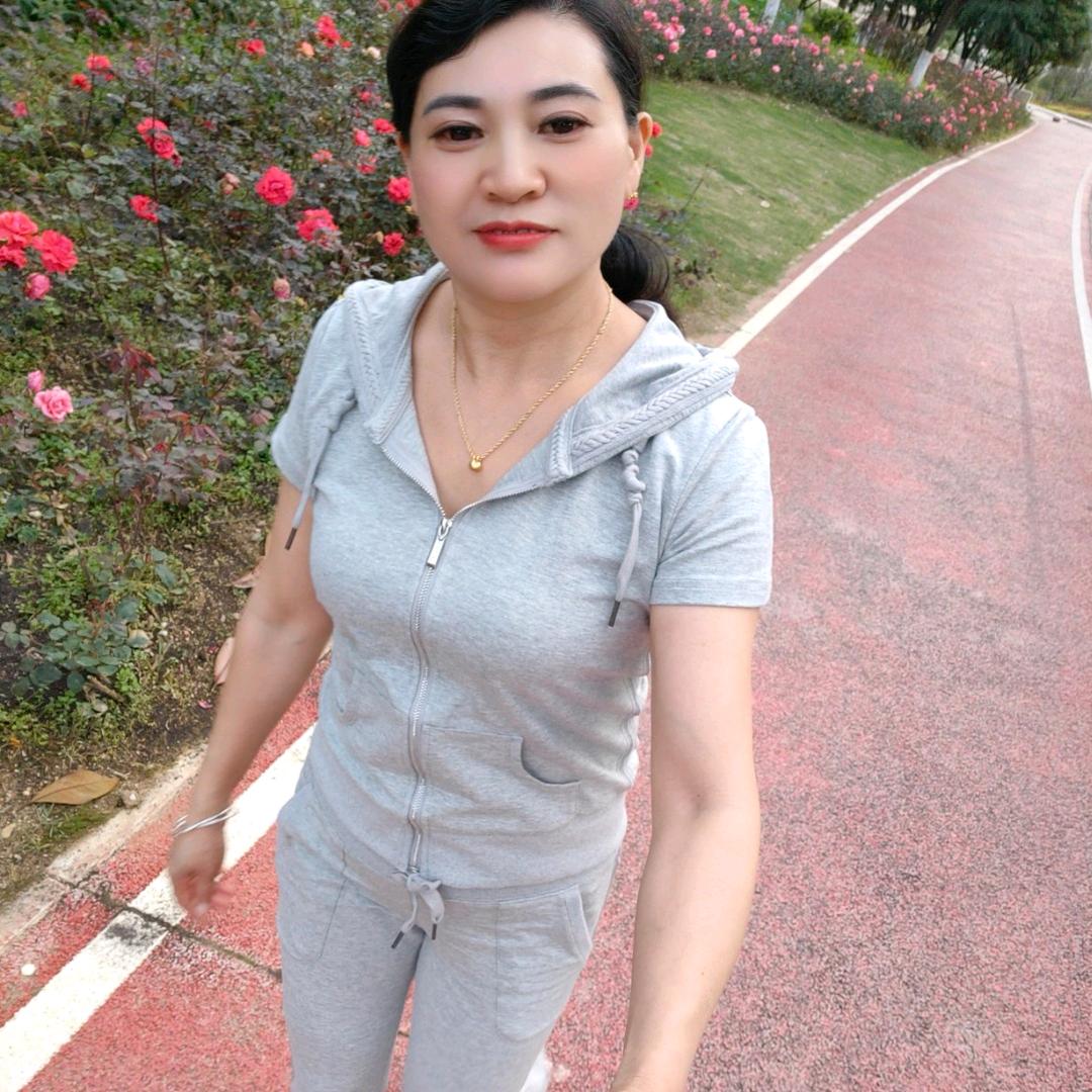 开心快乐每一天唱跑调歌🎤