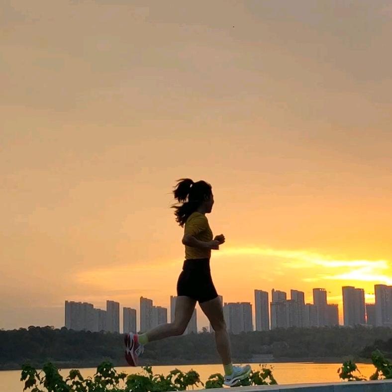 小小周💛跑不快૮ ・ﻌ・ა
